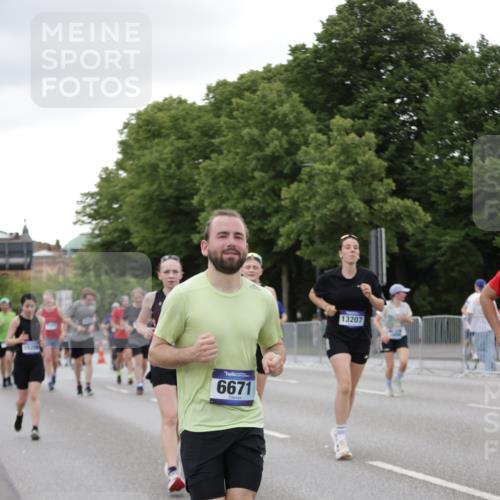 29.06.2025 - hella hamburg halbmarathon Jannik Wohlers http://msf.ph/oto/8152069 29.06.2025 10:52:01 Lombardsbrücke 2420, 2528, 3645, 4815, 5262, 5360, 6386, 6403, 6404, 6406, 6671, 7690, 7691, 7735, 7812, 9068, 9070, 9103, 9368, 9731, 10080, 10296, 10392, 10634, 10884, 10928, 11084, 11297, 11736, 11899, 11974, 12089, 12247, 12546, 12558, 13094, 13207, 13208, 13538, 13677, 14893, 15205, 16262, 16492, 16752, 16973, 17002, 17326, 17327, 18115, 18633, 18668, 18756, 18817 meine-sportfotos.de