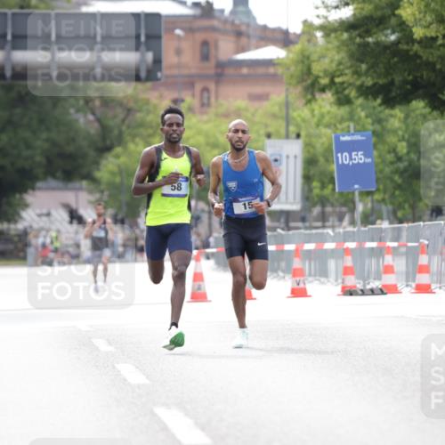 29.06.2025 - hella hamburg halbmarathon Jannik Wohlers http://msf.ph/oto/8152070 29.06.2025 09:31:12 Lombardsbrücke 1, 2, 4, 5, 6, 7, 8, 9, 10, 11, 13, 16, 22, 23, 25, 59 meine-sportfotos.de