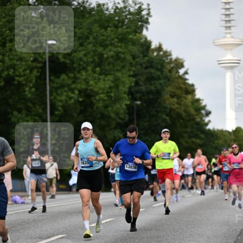 29.06.2025 - hella hamburg halbmarathon Dr. Thomas Lammeyer http://msf.ph/oto/8152072 29.06.2025 10:07:12 Kennedybrücke 1135, 1138, 1482, 1702, 2619, 2712, 2780, 2782, 2810, 3572, 3630, 4066, 4204, 4613, 4665, 5734, 6208, 6815, 7210, 7211, 7290, 7869, 7888, 8481, 8483, 8624, 9439, 10128 meine-sportfotos.de