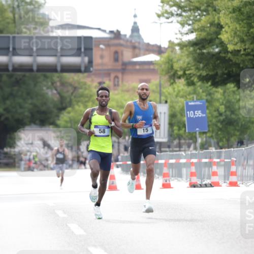 29.06.2025 - hella hamburg halbmarathon Jannik Wohlers http://msf.ph/oto/8152080 29.06.2025 09:31:12 Lombardsbrücke 1, 2, 4, 5, 6, 7, 8, 9, 10, 11, 13, 16, 22, 23, 25, 59 meine-sportfotos.de