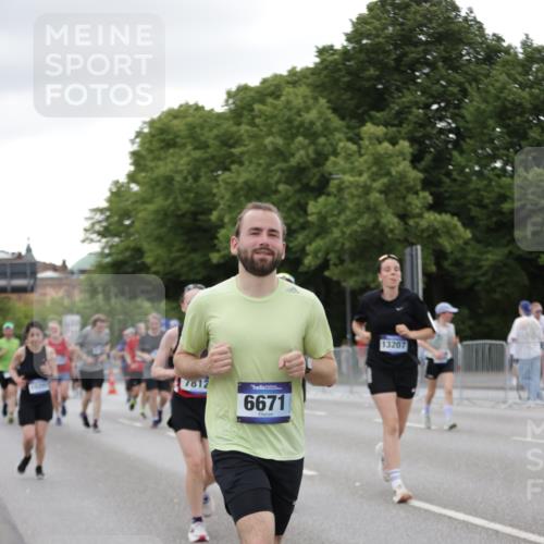 29.06.2025 - hella hamburg halbmarathon Jannik Wohlers http://msf.ph/oto/8152081 29.06.2025 10:52:01 Lombardsbrücke 2420, 2528, 3645, 4815, 5262, 5360, 6386, 6403, 6404, 6406, 6671, 7690, 7691, 7735, 7812, 9068, 9070, 9103, 9368, 9731, 10080, 10296, 10392, 10634, 10884, 10928, 11084, 11297, 11736, 11899, 11974, 12089, 12247, 12546, 12558, 13094, 13207, 13208, 13538, 13677, 14893, 15205, 16262, 16492, 16752, 16973, 17002, 17326, 17327, 18115, 18633, 18668, 18756, 18817 meine-sportfotos.de