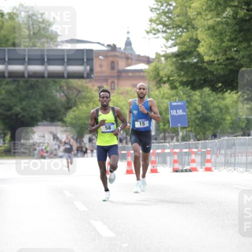 29.06.2025 - hella hamburg halbmarathon Jannik Wohlers http://msf.ph/oto/8152087 29.06.2025 09:31:12 Lombardsbrücke 1, 2, 4, 5, 6, 7, 8, 9, 10, 11, 13, 16, 22, 23, 25, 59 meine-sportfotos.de