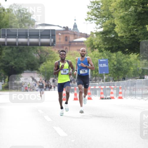 29.06.2025 - hella hamburg halbmarathon Jannik Wohlers http://msf.ph/oto/8152092 29.06.2025 09:31:12 Lombardsbrücke 1, 2, 4, 5, 6, 7, 8, 9, 10, 11, 13, 16, 22, 23, 25, 59 meine-sportfotos.de
