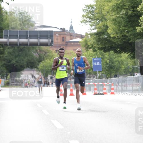 29.06.2025 - hella hamburg halbmarathon Jannik Wohlers http://msf.ph/oto/8152097 29.06.2025 09:31:12 Lombardsbrücke 1, 2, 4, 5, 6, 7, 8, 9, 10, 11, 13, 16, 22, 23, 25, 59 meine-sportfotos.de