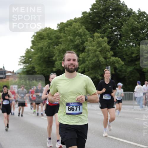 29.06.2025 - hella hamburg halbmarathon Jannik Wohlers http://msf.ph/oto/8152099 29.06.2025 10:52:01 Lombardsbrücke 2420, 2528, 3645, 4815, 5262, 5360, 6386, 6403, 6404, 6406, 6671, 7690, 7691, 7735, 7812, 9068, 9070, 9103, 9368, 9731, 10080, 10296, 10392, 10634, 10884, 10928, 11084, 11297, 11736, 11899, 11974, 12089, 12247, 12546, 12558, 13094, 13207, 13208, 13538, 13677, 14893, 15205, 16262, 16492, 16752, 16973, 17002, 17326, 17327, 18115, 18633, 18668, 18756, 18817 meine-sportfotos.de