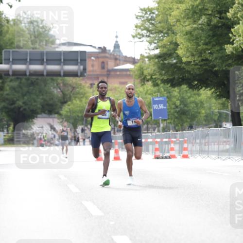29.06.2025 - hella hamburg halbmarathon Jannik Wohlers http://msf.ph/oto/8152102 29.06.2025 09:31:12 Lombardsbrücke 1, 2, 4, 5, 6, 7, 8, 9, 10, 11, 13, 16, 22, 23, 25, 59 meine-sportfotos.de