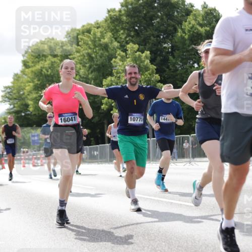 29.06.2025 - hella hamburg halbmarathon Jannik Wohlers http://msf.ph/oto/8152105 29.06.2025 10:15:08 Lombardsbrücke 1440, 2110, 2720, 2989, 3417, 4466, 4492, 4494, 5069, 5739, 6376, 6576, 7809, 7810, 9307, 9423, 9657, 9997, 10108, 10775, 10858, 12457, 12521, 13197, 13453, 13500, 14413, 14552, 14630, 15150, 15307, 15740, 16040, 16041, 16938, 17949, 18150, 18203, 18252, 19027 meine-sportfotos.de