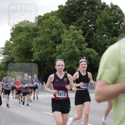 29.06.2025 - hella hamburg halbmarathon Jannik Wohlers http://msf.ph/oto/8152110 29.06.2025 10:52:02 Lombardsbrücke 2420, 2528, 2983, 3645, 4815, 5262, 5360, 6386, 6403, 6671, 7511, 7690, 7691, 7735, 7812, 9068, 9070, 9103, 9368, 9731, 10080, 10296, 10392, 10634, 10884, 10928, 11084, 11297, 11736, 11899, 11974, 12089, 12247, 12546, 12558, 13094, 13207, 13208, 13305, 13538, 13677, 14424, 14893, 15205, 16262, 16492, 16752, 16973, 17002, 17326, 17327, 18115, 18633, 18668, 18756, 18817 meine-sportfotos.de