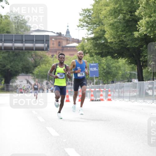 29.06.2025 - hella hamburg halbmarathon Jannik Wohlers http://msf.ph/oto/8152114 29.06.2025 09:31:13 Lombardsbrücke 1, 2, 4, 5, 6, 7, 8, 9, 10, 11, 13, 15, 16, 22, 23, 25, 58, 59 meine-sportfotos.de