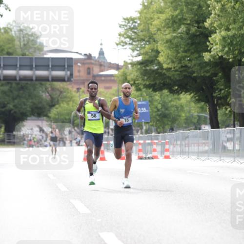 29.06.2025 - hella hamburg halbmarathon Jannik Wohlers http://msf.ph/oto/8152125 29.06.2025 09:31:13 Lombardsbrücke 1, 2, 4, 5, 6, 7, 8, 9, 10, 11, 13, 15, 16, 22, 23, 25, 58, 59 meine-sportfotos.de