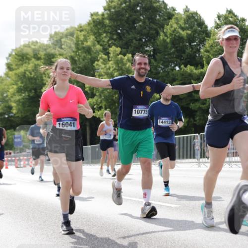 29.06.2025 - hella hamburg halbmarathon Jannik Wohlers http://msf.ph/oto/8152128 29.06.2025 10:15:08 Lombardsbrücke 1440, 2110, 2720, 2989, 3417, 4466, 4492, 4494, 5069, 5739, 6376, 6576, 7809, 7810, 9307, 9423, 9657, 9997, 10108, 10775, 10858, 12457, 12521, 13197, 13453, 13500, 14413, 14552, 14630, 15150, 15307, 15740, 16040, 16041, 16938, 17949, 18150, 18203, 18252, 19027 meine-sportfotos.de