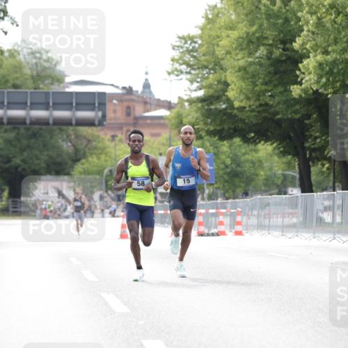29.06.2025 - hella hamburg halbmarathon Jannik Wohlers http://msf.ph/oto/8152136 29.06.2025 09:31:13 Lombardsbrücke 1, 2, 4, 5, 6, 7, 8, 9, 10, 11, 13, 15, 16, 22, 23, 25, 58, 59 meine-sportfotos.de