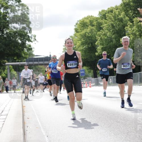 29.06.2025 - hella hamburg halbmarathon Jannik Wohlers http://msf.ph/oto/8152142 29.06.2025 10:15:09 Lombardsbrücke 1440, 2110, 2720, 2989, 3417, 4466, 4492, 4494, 5069, 5739, 6376, 6576, 7809, 7810, 9192, 9307, 9423, 9657, 10108, 10775, 10858, 12457, 12521, 13197, 13453, 13500, 14413, 14552, 14630, 15150, 15307, 15740, 16040, 16041, 16938, 17949, 18150, 18203, 18252, 19027 meine-sportfotos.de