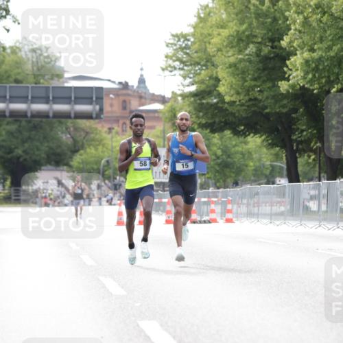 29.06.2025 - hella hamburg halbmarathon Jannik Wohlers http://msf.ph/oto/8152148 29.06.2025 09:31:13 Lombardsbrücke 1, 2, 4, 5, 6, 7, 8, 9, 10, 11, 13, 15, 16, 22, 23, 25, 58, 59 meine-sportfotos.de