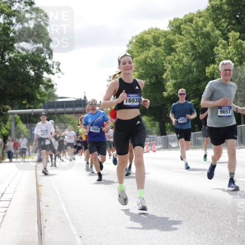 29.06.2025 - hella hamburg halbmarathon Jannik Wohlers http://msf.ph/oto/8152154 29.06.2025 10:15:09 Lombardsbrücke 1440, 2110, 2720, 2989, 3417, 4466, 4492, 4494, 5069, 5739, 6376, 6576, 7809, 7810, 9192, 9307, 9423, 9657, 10108, 10775, 10858, 12457, 12521, 13197, 13453, 13500, 14413, 14552, 14630, 15150, 15307, 15740, 16040, 16041, 16938, 17949, 18150, 18203, 18252, 19027 meine-sportfotos.de