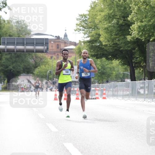 29.06.2025 - hella hamburg halbmarathon Jannik Wohlers http://msf.ph/oto/8152155 29.06.2025 09:31:13 Lombardsbrücke 1, 2, 4, 5, 6, 7, 8, 9, 10, 11, 13, 15, 16, 22, 23, 25, 58, 59 meine-sportfotos.de