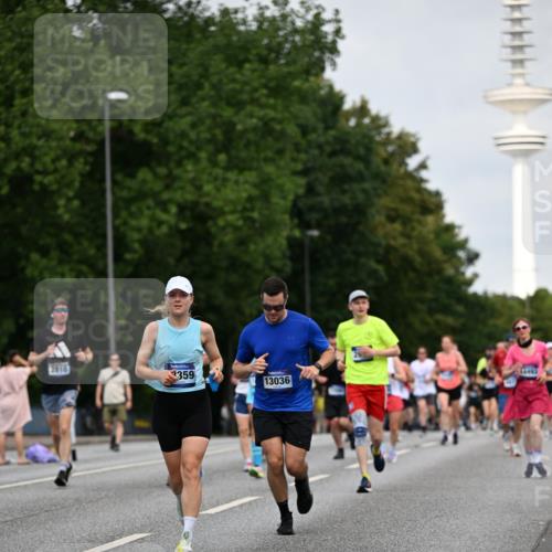29.06.2025 - hella hamburg halbmarathon Dr. Thomas Lammeyer http://msf.ph/oto/8152156 29.06.2025 10:07:13 Kennedybrücke 1135, 1138, 1482, 1702, 2619, 2712, 2780, 2782, 2810, 3572, 3630, 4066, 4204, 4613, 4665, 5734, 6208, 6815, 7210, 7211, 7290, 7869, 7888, 8481, 8483, 8624, 9439, 10128, 10824 meine-sportfotos.de