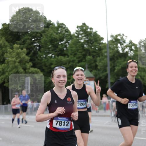 29.06.2025 - hella hamburg halbmarathon Jannik Wohlers http://msf.ph/oto/8152157 29.06.2025 10:52:03 Lombardsbrücke 2420, 2528, 2983, 3645, 4815, 5262, 5360, 6386, 6671, 7511, 7690, 7691, 7735, 7812, 9068, 9070, 9103, 9368, 9731, 10080, 10296, 10392, 10634, 10884, 10928, 11084, 11297, 11736, 11899, 11974, 12247, 12546, 12558, 13094, 13207, 13208, 13305, 13677, 14424, 14893, 15205, 15906, 16262, 16492, 16752, 16973, 17002, 17326, 17327, 18115, 18633, 18668, 18751, 18756, 18817 meine-sportfotos.de