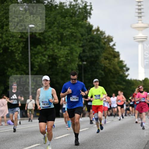 29.06.2025 - hella hamburg halbmarathon Dr. Thomas Lammeyer http://msf.ph/oto/8152160 29.06.2025 10:07:13 Kennedybrücke 1135, 1138, 1482, 1702, 2619, 2712, 2780, 2782, 2810, 3572, 3630, 4066, 4204, 4613, 4665, 5734, 6208, 6815, 7210, 7211, 7290, 7869, 7888, 8481, 8483, 8624, 9439, 10128, 10824 meine-sportfotos.de