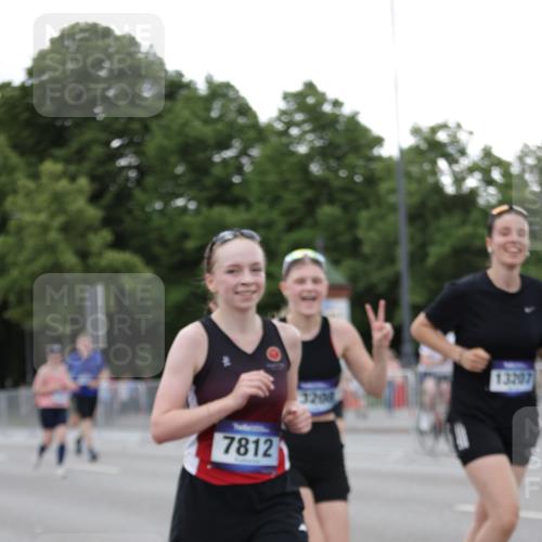 29.06.2025 - hella hamburg halbmarathon Jannik Wohlers http://msf.ph/oto/8152163 29.06.2025 10:52:03 Lombardsbrücke 2420, 2528, 2983, 3645, 4815, 5262, 5360, 6386, 6671, 7511, 7690, 7691, 7735, 7812, 9068, 9070, 9103, 9368, 9731, 10080, 10296, 10392, 10634, 10884, 10928, 11084, 11297, 11736, 11899, 11974, 12247, 12546, 12558, 13094, 13207, 13208, 13305, 13677, 14424, 14893, 15205, 15906, 16262, 16492, 16752, 16973, 17002, 17326, 17327, 18115, 18633, 18668, 18751, 18756, 18817 meine-sportfotos.de