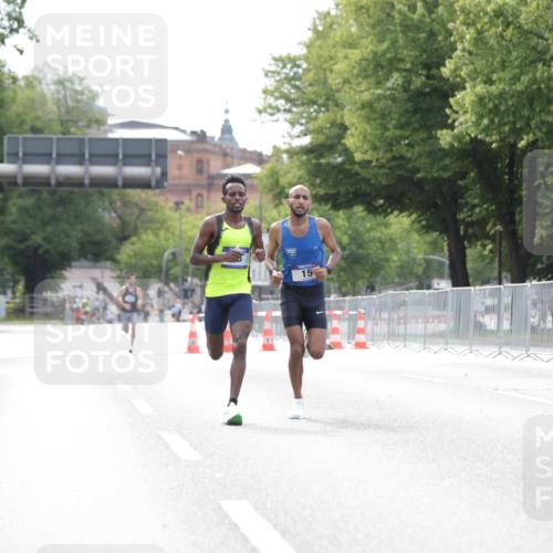 29.06.2025 - hella hamburg halbmarathon Jannik Wohlers http://msf.ph/oto/8152165 29.06.2025 09:31:13 Lombardsbrücke 1, 2, 4, 5, 6, 7, 8, 9, 10, 11, 13, 15, 16, 22, 23, 25, 58, 59 meine-sportfotos.de