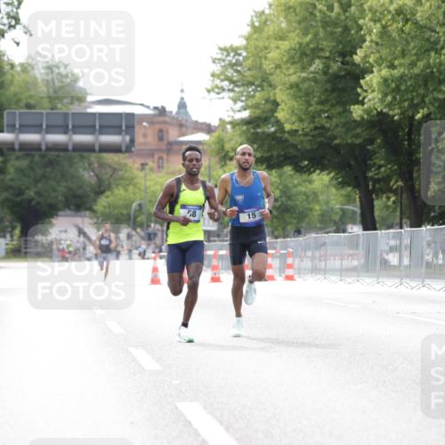 29.06.2025 - hella hamburg halbmarathon Jannik Wohlers http://msf.ph/oto/8152170 29.06.2025 09:31:13 Lombardsbrücke 1, 2, 4, 5, 6, 7, 8, 9, 10, 11, 13, 15, 16, 22, 23, 25, 58, 59 meine-sportfotos.de