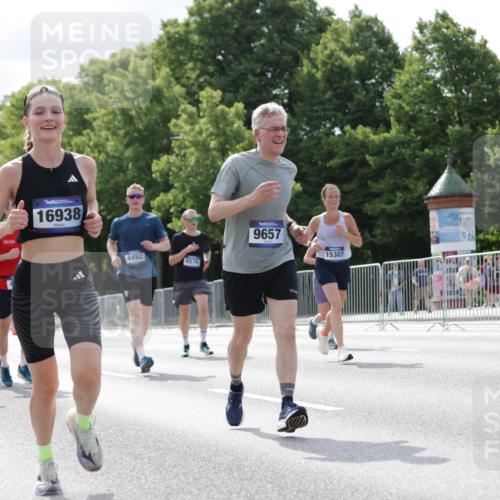 29.06.2025 - hella hamburg halbmarathon Jannik Wohlers http://msf.ph/oto/8152172 29.06.2025 10:15:10 Lombardsbrücke 1440, 2110, 2720, 2989, 3417, 4466, 4492, 4494, 5069, 5739, 6376, 6576, 7809, 7810, 9192, 9307, 9423, 9657, 10108, 10775, 10858, 12457, 12521, 13197, 13453, 13500, 14413, 14550, 14552, 14630, 15150, 15307, 15740, 16040, 16041, 16938, 17949, 18150, 18203, 18252 meine-sportfotos.de