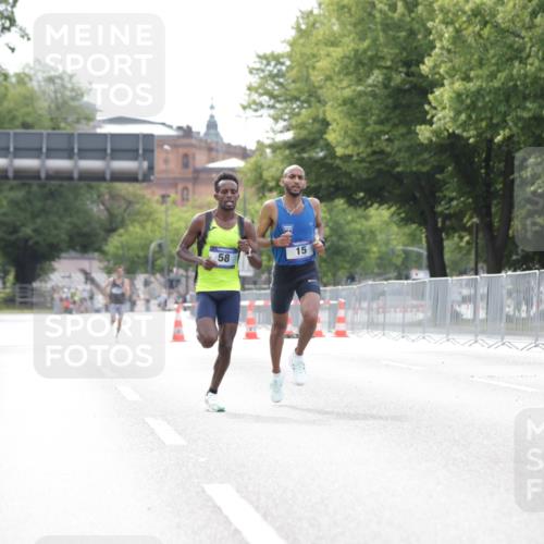 29.06.2025 - hella hamburg halbmarathon Jannik Wohlers http://msf.ph/oto/8152176 29.06.2025 09:31:13 Lombardsbrücke 1, 2, 4, 5, 6, 7, 8, 9, 10, 11, 13, 15, 16, 22, 23, 25, 58, 59 meine-sportfotos.de