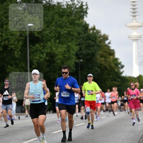 29.06.2025 - hella hamburg halbmarathon Dr. Thomas Lammeyer http://msf.ph/oto/8152179 29.06.2025 10:07:13 Kennedybrücke 1135, 1138, 1482, 1702, 2619, 2712, 2780, 2782, 2810, 3572, 3630, 4066, 4204, 4613, 4665, 5734, 6208, 6815, 7210, 7211, 7290, 7869, 7888, 8481, 8483, 8624, 9439, 10128, 10824 meine-sportfotos.de