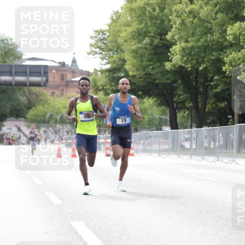 29.06.2025 - hella hamburg halbmarathon Jannik Wohlers http://msf.ph/oto/8152199 29.06.2025 09:31:13 Lombardsbrücke 1, 2, 4, 5, 6, 7, 8, 9, 10, 11, 13, 15, 16, 22, 23, 25, 58, 59 meine-sportfotos.de