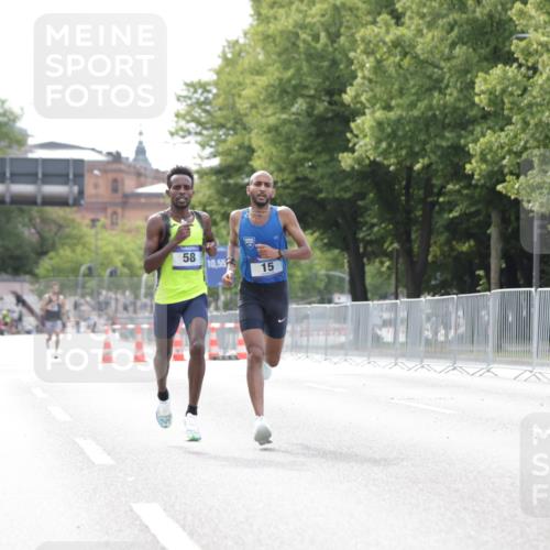 29.06.2025 - hella hamburg halbmarathon Jannik Wohlers http://msf.ph/oto/8152211 29.06.2025 09:31:14 Lombardsbrücke 1, 2, 4, 5, 6, 7, 8, 9, 10, 11, 13, 15, 16, 22, 23, 25, 58, 59 meine-sportfotos.de