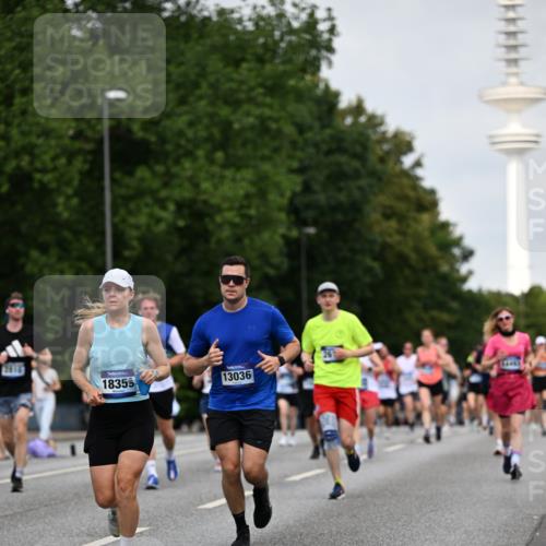 29.06.2025 - hella hamburg halbmarathon Dr. Thomas Lammeyer http://msf.ph/oto/8152212 29.06.2025 10:07:13 Kennedybrücke 1135, 1138, 1482, 1702, 2619, 2712, 2780, 2782, 2810, 3572, 3630, 4066, 4204, 4613, 4665, 5734, 6208, 6815, 7210, 7211, 7290, 7869, 7888, 8481, 8483, 8624, 9439, 10128, 10824 meine-sportfotos.de