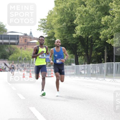 29.06.2025 - hella hamburg halbmarathon Jannik Wohlers http://msf.ph/oto/8152217 29.06.2025 09:31:14 Lombardsbrücke 1, 2, 4, 5, 6, 7, 8, 9, 10, 11, 13, 15, 16, 22, 23, 25, 58, 59 meine-sportfotos.de