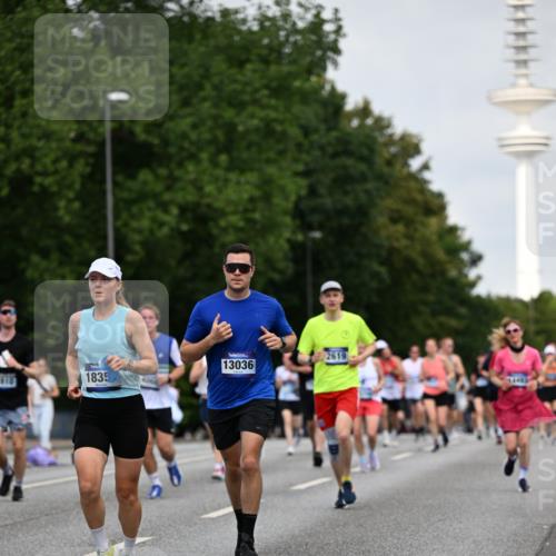 29.06.2025 - hella hamburg halbmarathon Dr. Thomas Lammeyer http://msf.ph/oto/8152220 29.06.2025 10:07:14 Kennedybrücke 1135, 1138, 1482, 1702, 2619, 2712, 2780, 2782, 2810, 3572, 3630, 4066, 4204, 4613, 4665, 5734, 6208, 6815, 7210, 7211, 7290, 7869, 7888, 8481, 8483, 8624, 9439, 9554, 10128, 10824 meine-sportfotos.de