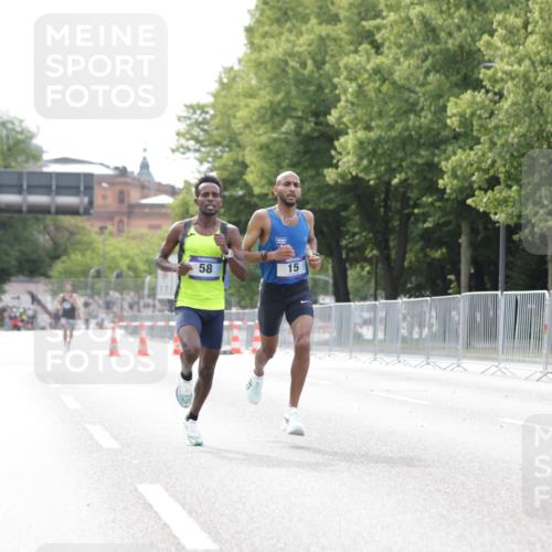 29.06.2025 - hella hamburg halbmarathon Jannik Wohlers http://msf.ph/oto/8152221 29.06.2025 09:31:14 Lombardsbrücke 1, 2, 4, 5, 6, 7, 8, 9, 10, 11, 13, 15, 16, 22, 23, 25, 58, 59 meine-sportfotos.de