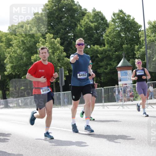 29.06.2025 - hella hamburg halbmarathon Jannik Wohlers http://msf.ph/oto/8152227 29.06.2025 10:15:11 Lombardsbrücke 1440, 2110, 2720, 2989, 3417, 4007, 4466, 4492, 4494, 5069, 5739, 6376, 6576, 7809, 9192, 9307, 9423, 9657, 10108, 10775, 10858, 12457, 12521, 13197, 13453, 13500, 13818, 14413, 14550, 14552, 14630, 15307, 16040, 16041, 16938, 17350, 17949, 18150, 18203, 18252 meine-sportfotos.de