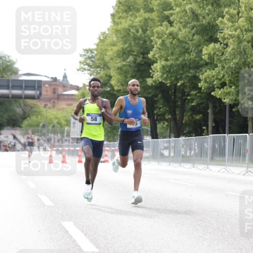 29.06.2025 - hella hamburg halbmarathon Jannik Wohlers http://msf.ph/oto/8152228 29.06.2025 09:31:14 Lombardsbrücke 1, 2, 4, 5, 6, 7, 8, 9, 10, 11, 13, 15, 16, 22, 23, 25, 58, 59 meine-sportfotos.de