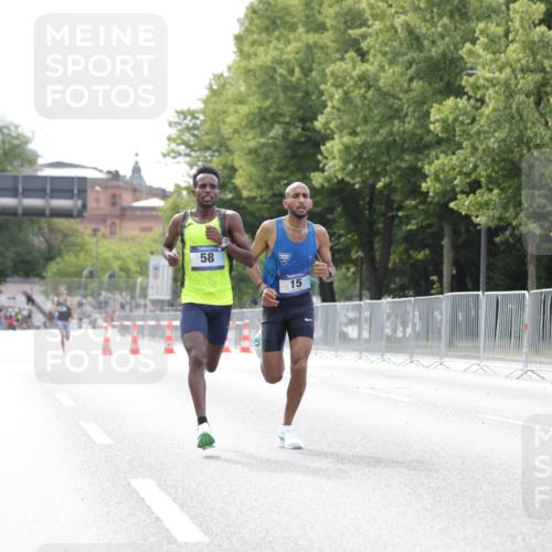 29.06.2025 - hella hamburg halbmarathon Jannik Wohlers http://msf.ph/oto/8152237 29.06.2025 09:31:14 Lombardsbrücke 1, 2, 4, 5, 6, 7, 8, 9, 10, 11, 13, 15, 16, 22, 23, 25, 58, 59 meine-sportfotos.de