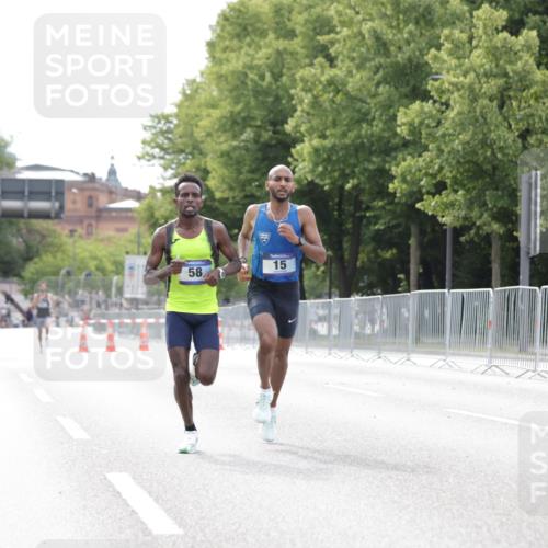 29.06.2025 - hella hamburg halbmarathon Jannik Wohlers http://msf.ph/oto/8152242 29.06.2025 09:31:14 Lombardsbrücke 1, 2, 4, 5, 6, 7, 8, 9, 10, 11, 13, 15, 16, 22, 23, 25, 58, 59 meine-sportfotos.de