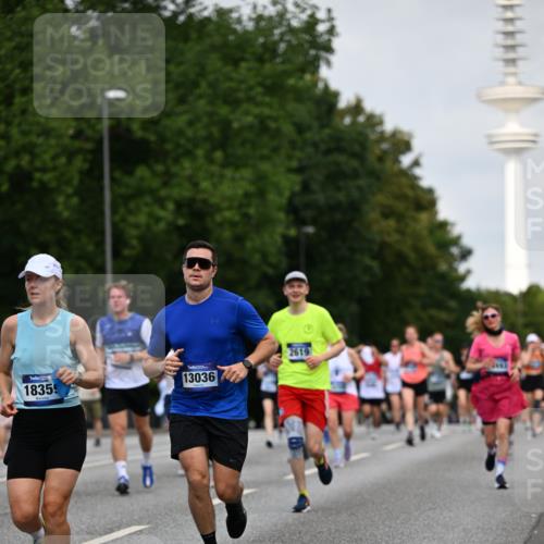 29.06.2025 - hella hamburg halbmarathon Dr. Thomas Lammeyer http://msf.ph/oto/8152244 29.06.2025 10:07:14 Kennedybrücke 1135, 1138, 1482, 1702, 2619, 2712, 2780, 2782, 2810, 3572, 3630, 4066, 4204, 4613, 4665, 5734, 6208, 6815, 7210, 7211, 7290, 7869, 7888, 8481, 8483, 8624, 9439, 9554, 10128, 10824 meine-sportfotos.de
