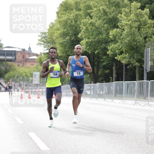 29.06.2025 - hella hamburg halbmarathon Jannik Wohlers http://msf.ph/oto/8152246 29.06.2025 09:31:14 Lombardsbrücke 1, 2, 4, 5, 6, 7, 8, 9, 10, 11, 13, 15, 16, 22, 23, 25, 58, 59 meine-sportfotos.de