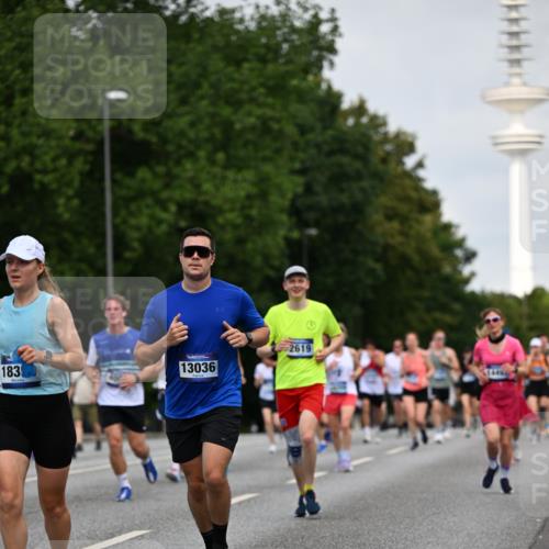 29.06.2025 - hella hamburg halbmarathon Dr. Thomas Lammeyer http://msf.ph/oto/8152249 29.06.2025 10:07:14 Kennedybrücke 1135, 1138, 1482, 1702, 2619, 2712, 2780, 2782, 2810, 3572, 3630, 4066, 4204, 4613, 4665, 5734, 6208, 6815, 7210, 7211, 7290, 7869, 7888, 8481, 8483, 8624, 9439, 9554, 10128, 10824 meine-sportfotos.de