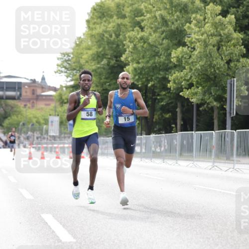 29.06.2025 - hella hamburg halbmarathon Jannik Wohlers http://msf.ph/oto/8152250 29.06.2025 09:31:14 Lombardsbrücke 1, 2, 4, 5, 6, 7, 8, 9, 10, 11, 13, 15, 16, 22, 23, 25, 58, 59 meine-sportfotos.de