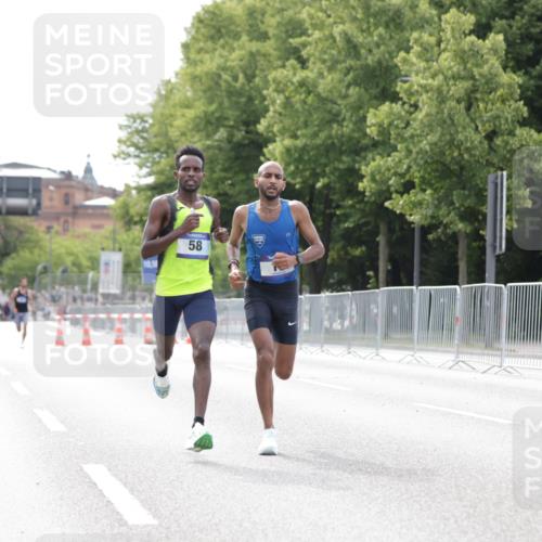 29.06.2025 - hella hamburg halbmarathon Jannik Wohlers http://msf.ph/oto/8152255 29.06.2025 09:31:14 Lombardsbrücke 1, 2, 4, 5, 6, 7, 8, 9, 10, 11, 13, 15, 16, 22, 23, 25, 58, 59 meine-sportfotos.de
