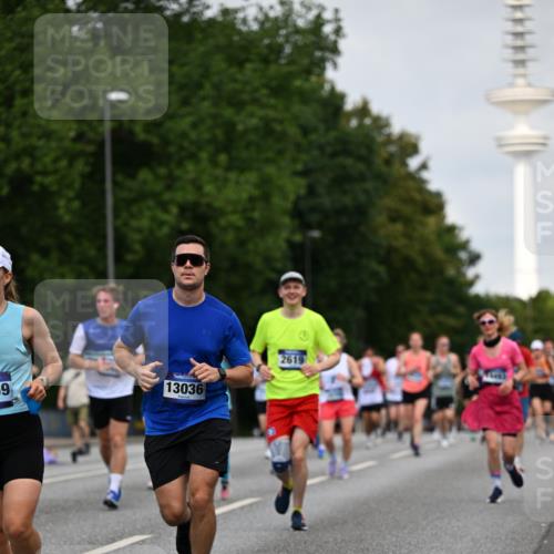 29.06.2025 - hella hamburg halbmarathon Dr. Thomas Lammeyer http://msf.ph/oto/8152256 29.06.2025 10:07:15 Kennedybrücke 1135, 1138, 1482, 1702, 2619, 2712, 2780, 2782, 2810, 3572, 3630, 4066, 4204, 4613, 4665, 5734, 6208, 6815, 7210, 7211, 7290, 7869, 7888, 8481, 8483, 8624, 9439, 9554, 10128, 10824 meine-sportfotos.de