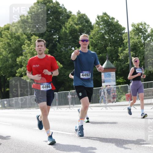 29.06.2025 - hella hamburg halbmarathon Jannik Wohlers http://msf.ph/oto/8152258 29.06.2025 10:15:12 Lombardsbrücke 1440, 2110, 2720, 2989, 3417, 4007, 4466, 4492, 4494, 5069, 5739, 6376, 6576, 9192, 9307, 9423, 9657, 10108, 10775, 10858, 12457, 12521, 13179, 13197, 13818, 13951, 14413, 14550, 14552, 14630, 15307, 15570, 16040, 16041, 16938, 17350, 17949, 18150, 18203, 18252 meine-sportfotos.de
