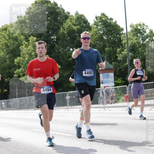 29.06.2025 - hella hamburg halbmarathon Jannik Wohlers http://msf.ph/oto/8152263 29.06.2025 10:15:12 Lombardsbrücke 1440, 2110, 2720, 2989, 3417, 4007, 4466, 4492, 4494, 5069, 5739, 6376, 6576, 9192, 9307, 9423, 9657, 10108, 10775, 10858, 12457, 12521, 13179, 13197, 13818, 13951, 14413, 14550, 14552, 14630, 15307, 15570, 16040, 16041, 16938, 17350, 17949, 18150, 18203, 18252 meine-sportfotos.de