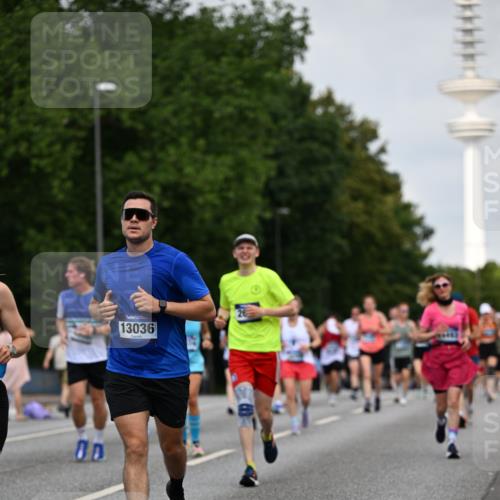 29.06.2025 - hella hamburg halbmarathon Dr. Thomas Lammeyer http://msf.ph/oto/8152264 29.06.2025 10:07:15 Kennedybrücke 1135, 1138, 1482, 1702, 2619, 2712, 2780, 2782, 2810, 3572, 3630, 4066, 4204, 4613, 4665, 5734, 6208, 6815, 7210, 7211, 7290, 7869, 7888, 8481, 8483, 8624, 9439, 9554, 10128, 10824 meine-sportfotos.de