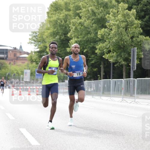 29.06.2025 - hella hamburg halbmarathon Jannik Wohlers http://msf.ph/oto/8152265 29.06.2025 09:31:14 Lombardsbrücke 1, 2, 4, 5, 6, 7, 8, 9, 10, 11, 13, 15, 16, 22, 23, 25, 58, 59 meine-sportfotos.de