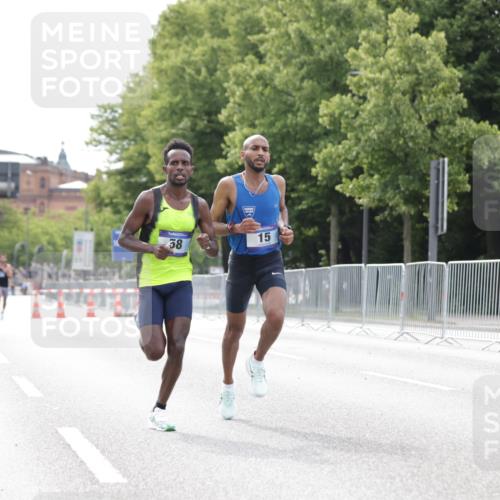 29.06.2025 - hella hamburg halbmarathon Jannik Wohlers http://msf.ph/oto/8152267 29.06.2025 09:31:14 Lombardsbrücke 1, 2, 4, 5, 6, 7, 8, 9, 10, 11, 13, 15, 16, 22, 23, 25, 58, 59 meine-sportfotos.de